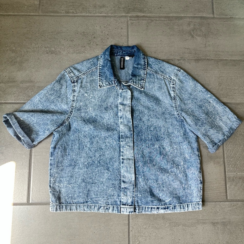 H&M XS acid wash jean cropped shirt.